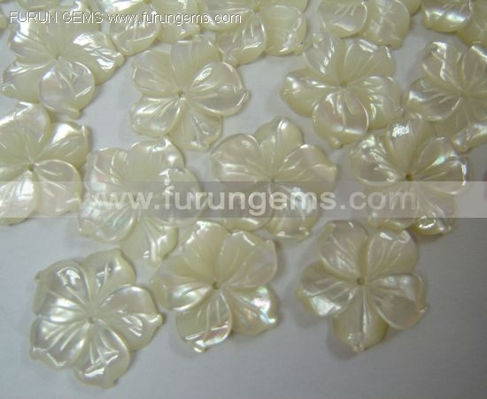 white MOP carving flowers 20mm