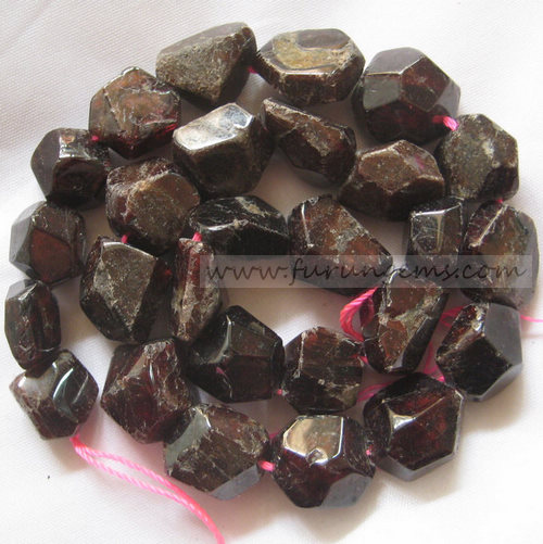 Garnet faceted nugget / tumble stone 12-16mm